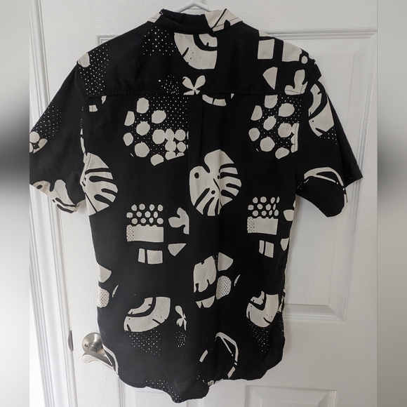 3/$30 Almond Short Sleeve Button Up - Picture 4 of 4